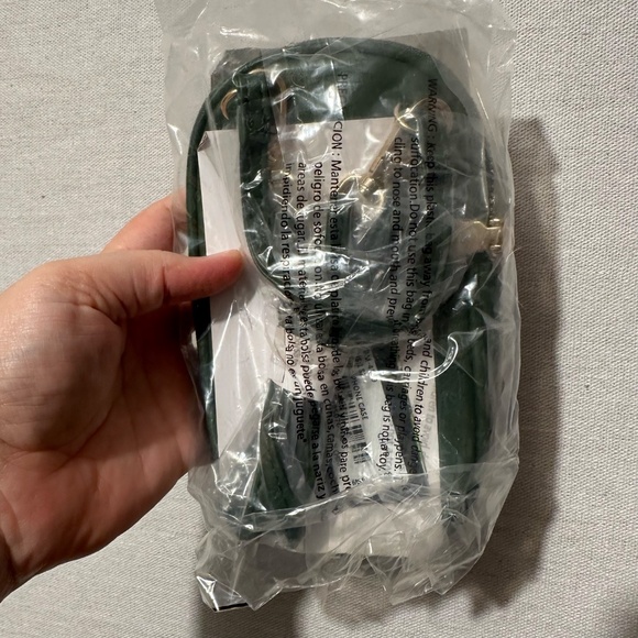 NWT Badgley Mischka Oval Phone Case - Chive - Picture 5 of 6